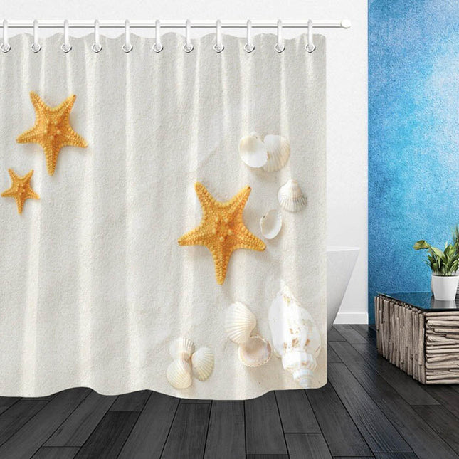 Duschdraperi med vita snäckor sjöstjärnor