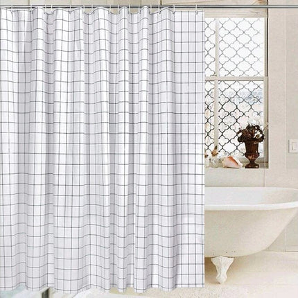Minimalistiskt duschdraperi med svart rutnät
