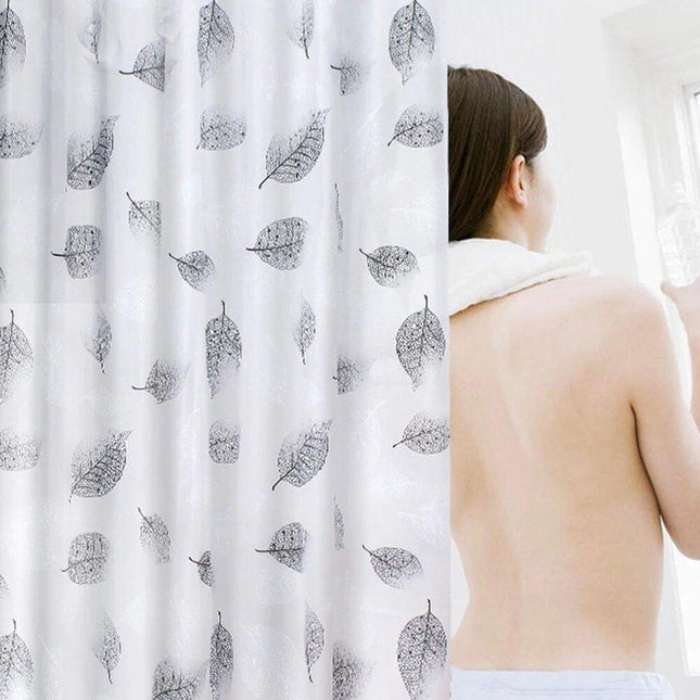 Duschdraperi med lövmönster i skandinavisk stil