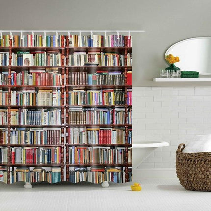 Duschdraperi med bokhylla och böcker