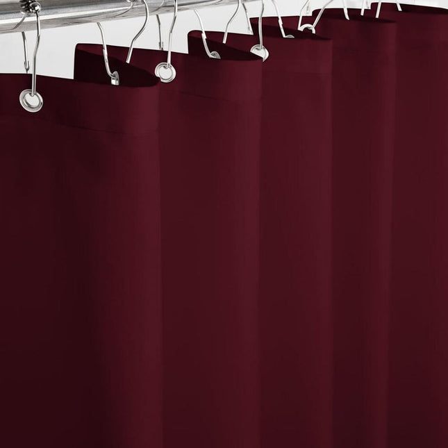 Enfärgat vinrött duschdraperi för badrum