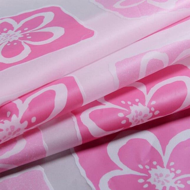 Rosa duschdraperi med blommigt mönster