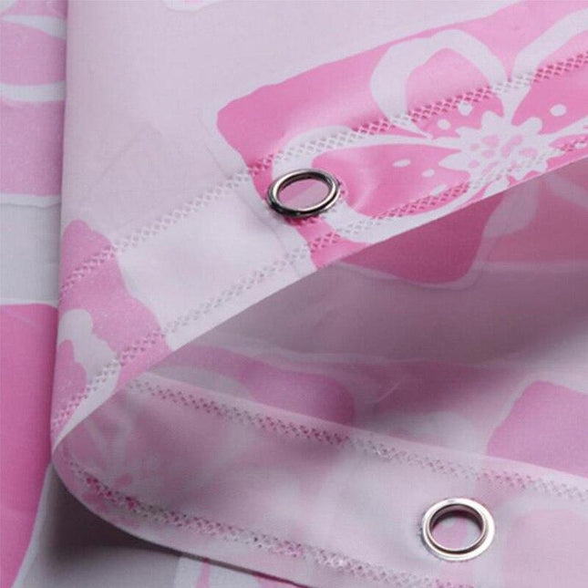 Rosa duschdraperi med blommigt mönster