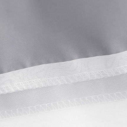 Modernt duschdraperi i grått och vitt