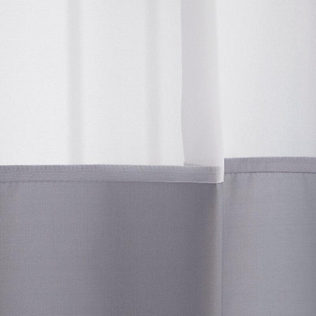 Modernt duschdraperi i grått och vitt