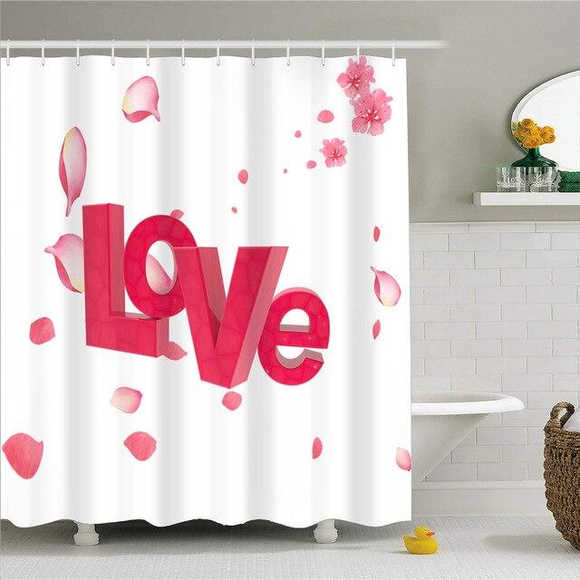 Romantiskt duschdraperi med motivet Love
