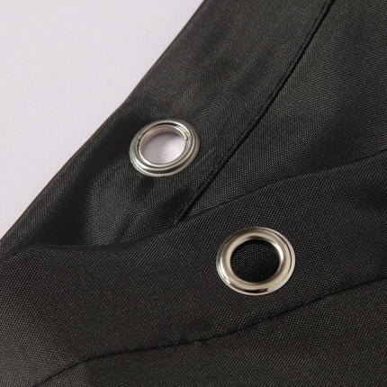 Enfärgat svart duschdraperi för mörkt badrum