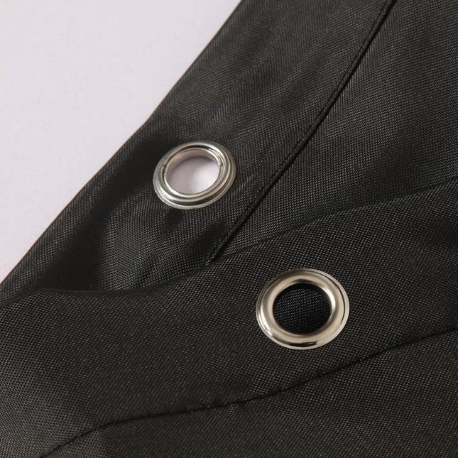 Enfärgat svart duschdraperi för mörkt badrum