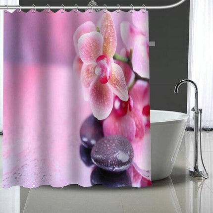 Lila duschdraperi med vackert orkidémotiv