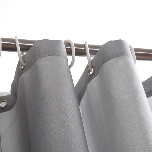 Enfärgat grått duschdraperi i slitstarkt tyg