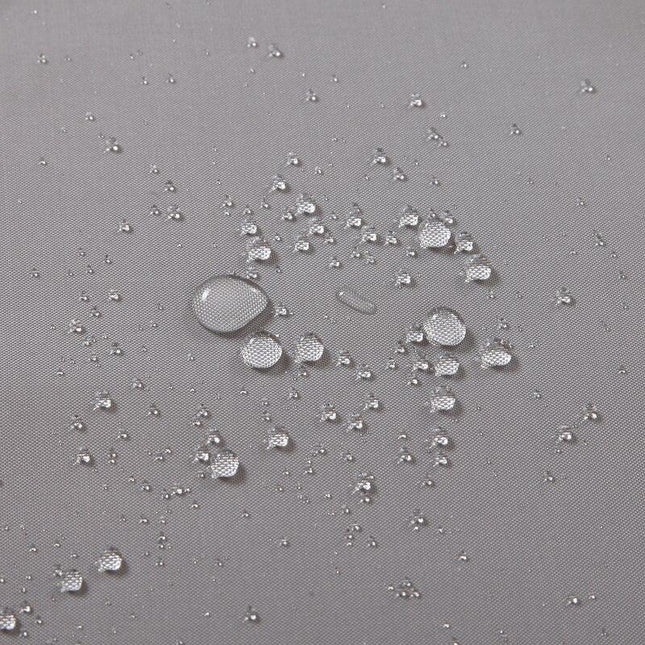 Enfärgat grått duschdraperi i slitstarkt tyg